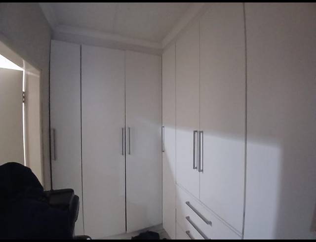 6 BEDROOM HOUSE FOR SALE IN OLIEVENHOUTBOSCH
